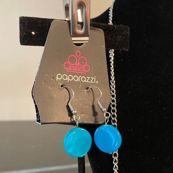 Blue and Silver Necklace and earring set. With clip for ID or keys! - Picture 3 of 3